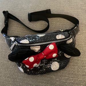 Loungefly Minnie Mouse belt bag